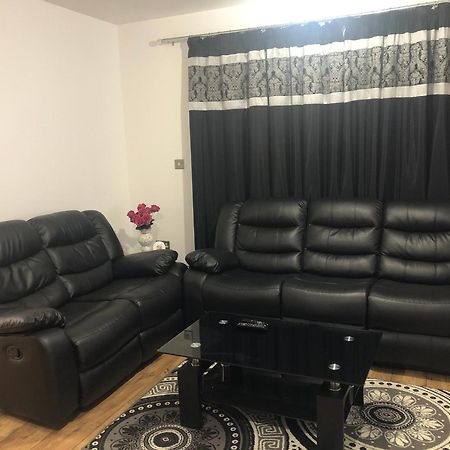Luxury Kingsize Bedroom With Private Bathroom Northolt  외부 사진